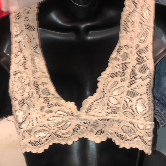 Bralette 🦋 - Picture 3 of 3